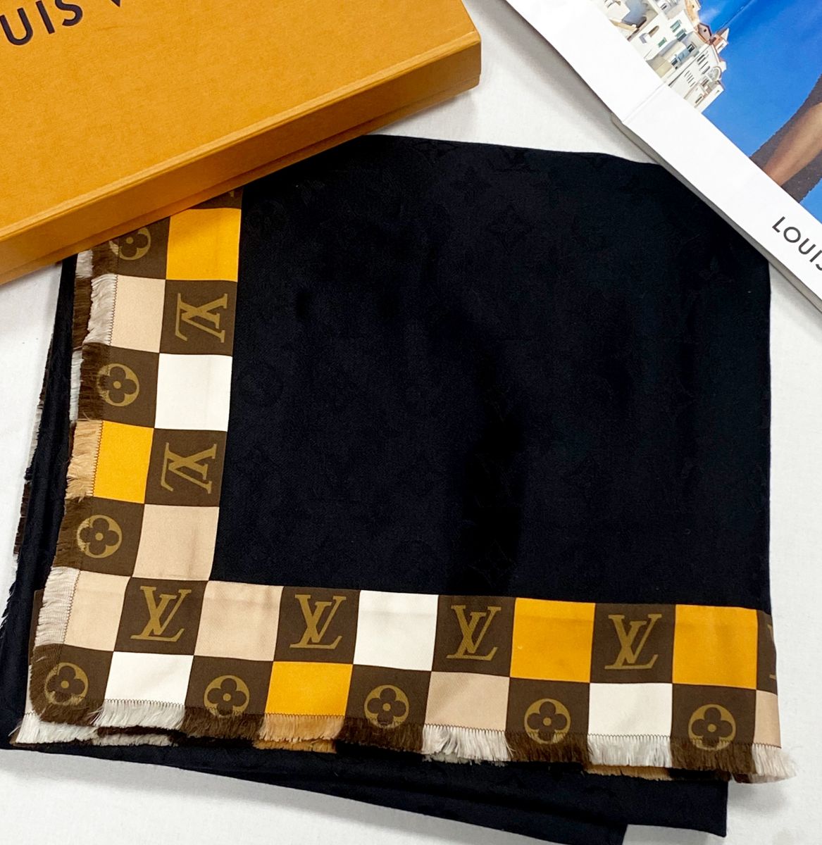 Палантин Louis Vuitton размер 140/120 цена 15 655 руб