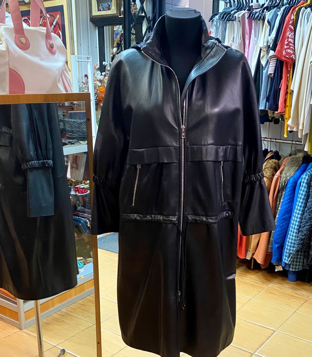 Плащ /кожа/ Prada размер 42 цена 92 310 руб 