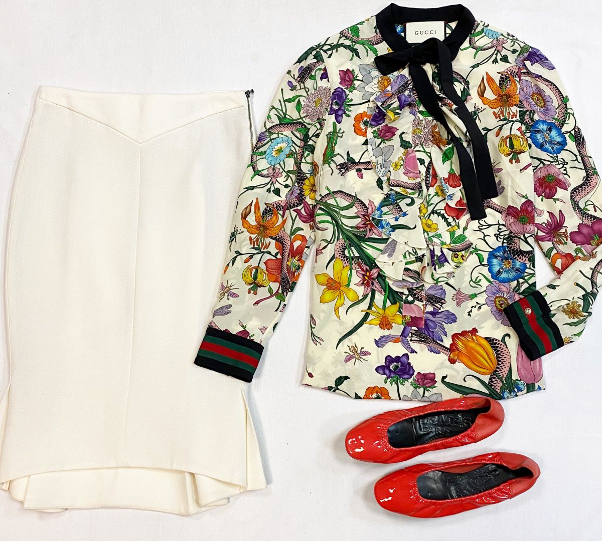 Блузка Gucci размер 40 цена 15 385 руб
Юбка Roland Mouret размер 40 цена 10 770 руб
Балетки Hermes размер 37 цена 15 385 руб 