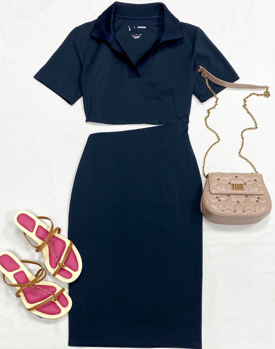 Платье Jacquemus размер S цена 10 959 руб
Босоножки Jacquemus размер 36 цена 42 269 руб
Сумка Christian Dior 