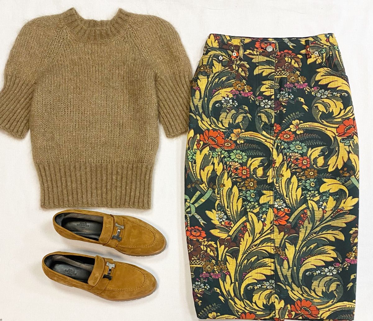 Кофта Hermes размер 36 цена 15 385 рубЮбка Dries Van Noten размер 38 цена 6 154 рубЛоферы Hermes размер 39 цена 92 310 руб