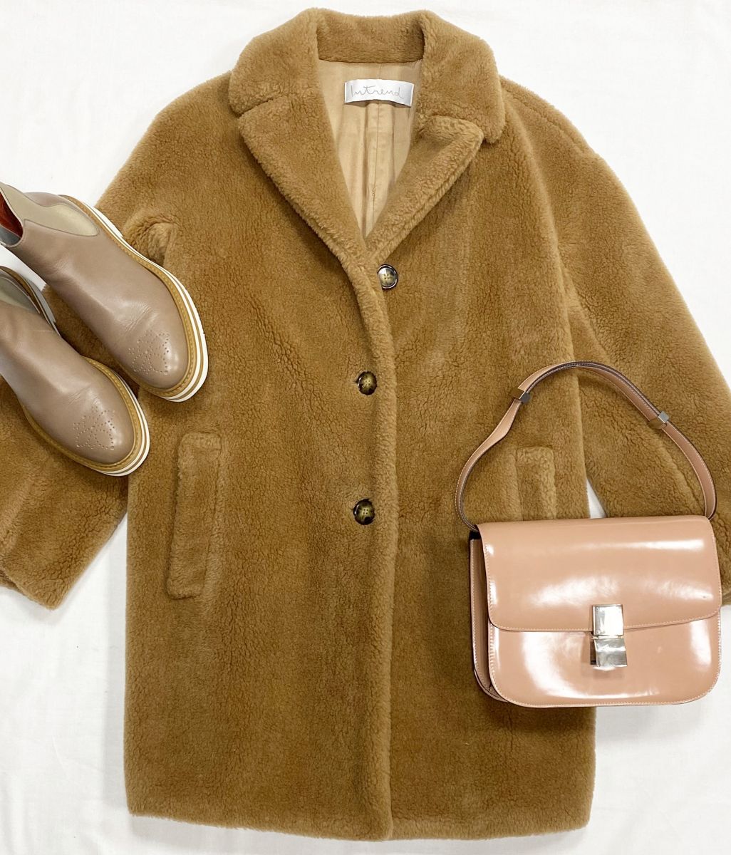 Пальто Max Mara размер 36 цена 12 524 руб
Ботинки Santoni размер 39 цена 18 786 руб
Сумка Celine 