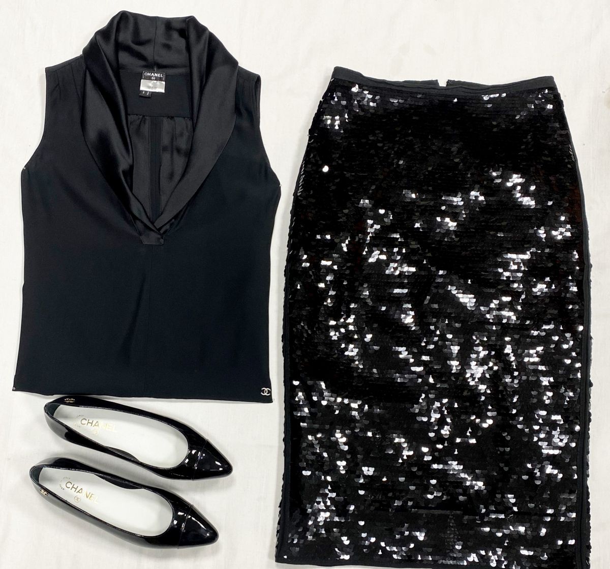 Топ Chanel размер 38 цена 23 078 руб
Юбка /пайетки/ Weekend /Max Mara / размер S цена 15 385 руб
Туфли Chanel размер 40 цена 76 925 руб