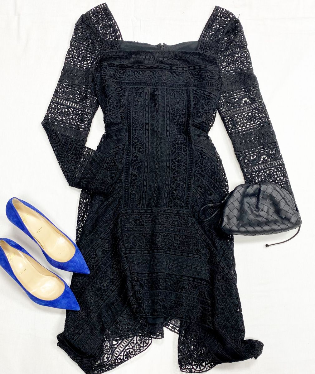 Платье/шитье/ Alberta Ferretti размер 40 цена 23 483 руб
Туфли Louboutin размер 37.5 цена 23 483 руб
Клатч Bottega Veneta 