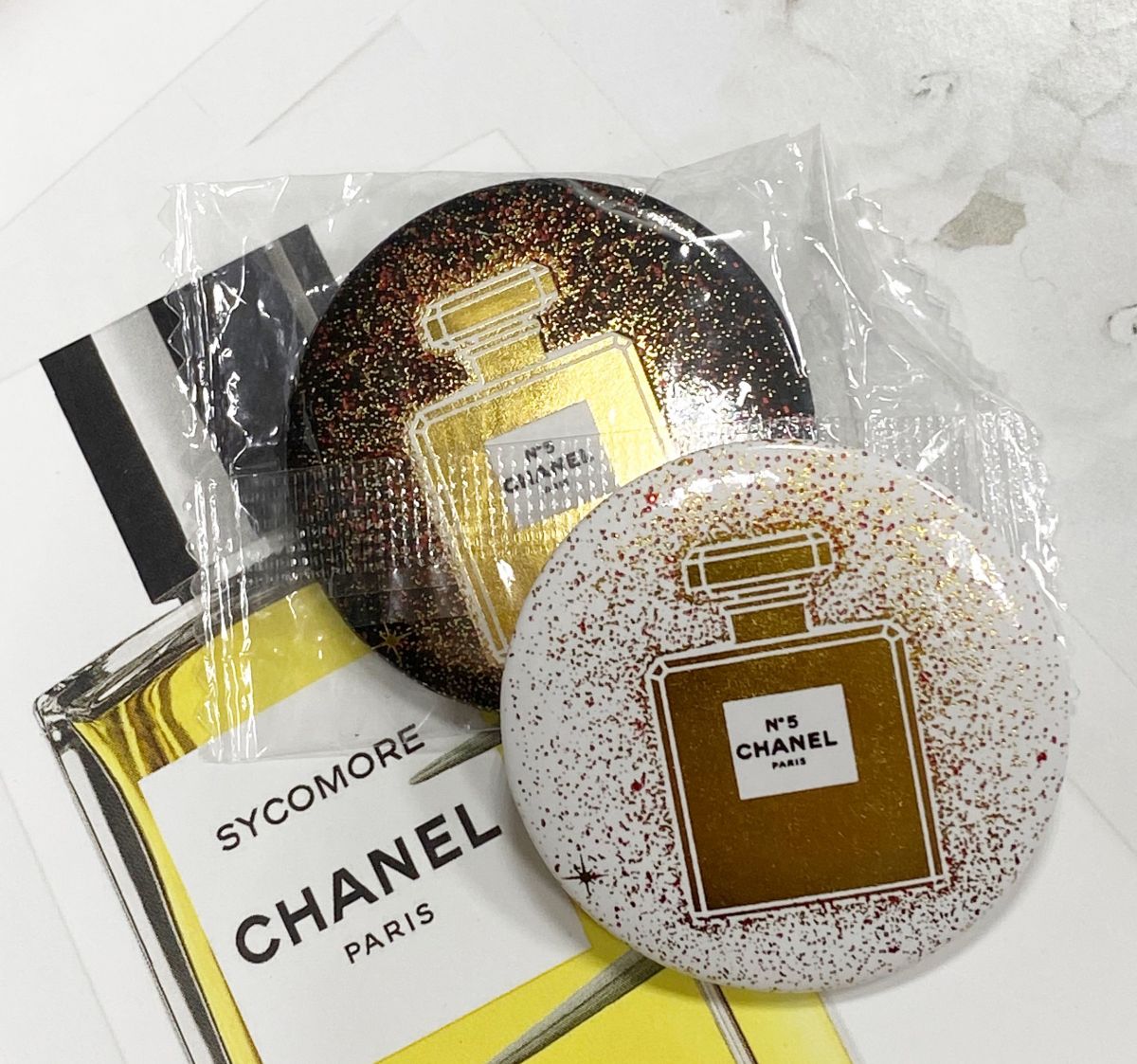 Значки Chanel цена по 783 руб