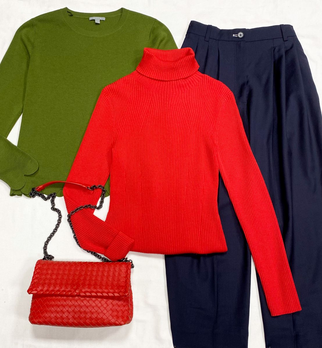 Брюки Cos размер 40 цена 4 697 руб
Кофта Cos размер S цена 4 697 руб
Водолазка Philipp Lim размер M цена 10 959 руб
Сумка Bottega Veneta 