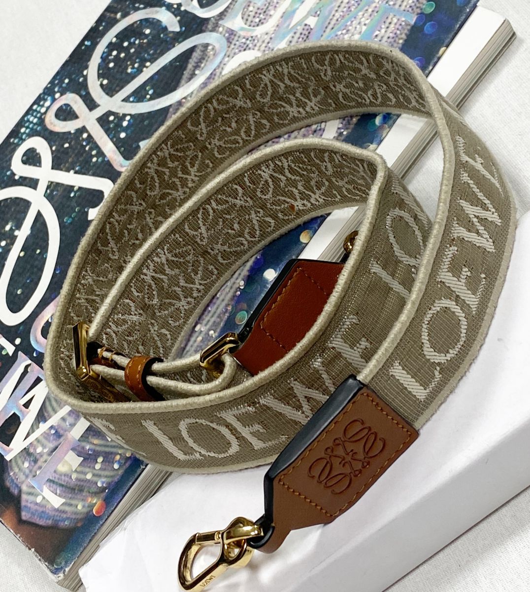 Ремень/ для сумки/ Loewe цена 23 483 руб