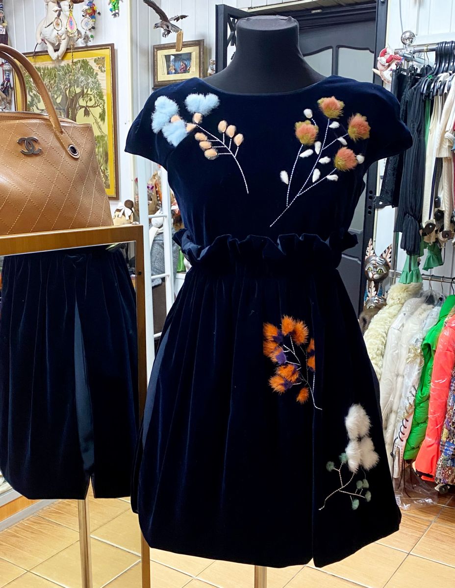 Платье / бархат/ Fendi размер 38 цена 39 138 руб

