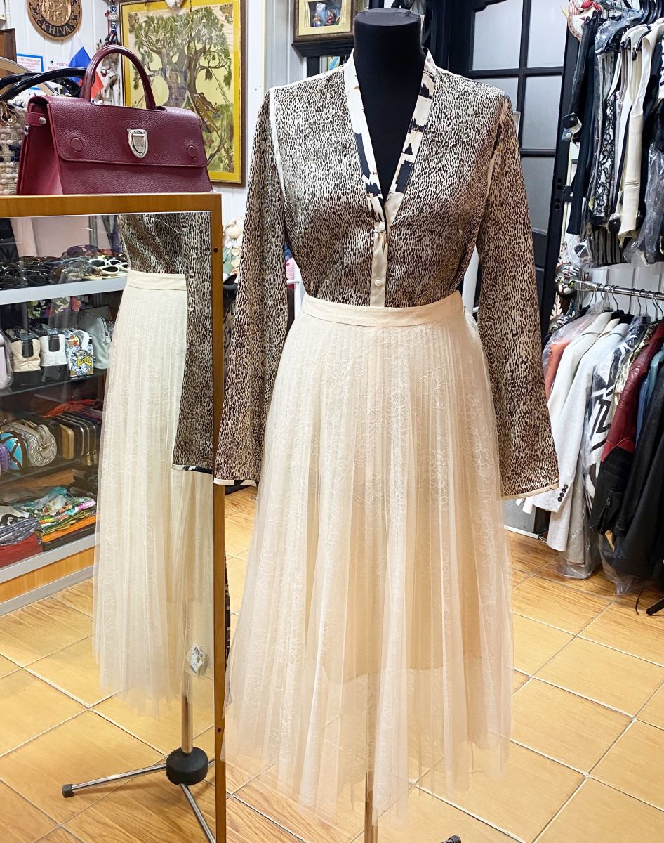 Блузка Max Mara размер 46 цена 10 959 руб/ с биркой/ 
Юбка размер M цена 7 828 руб