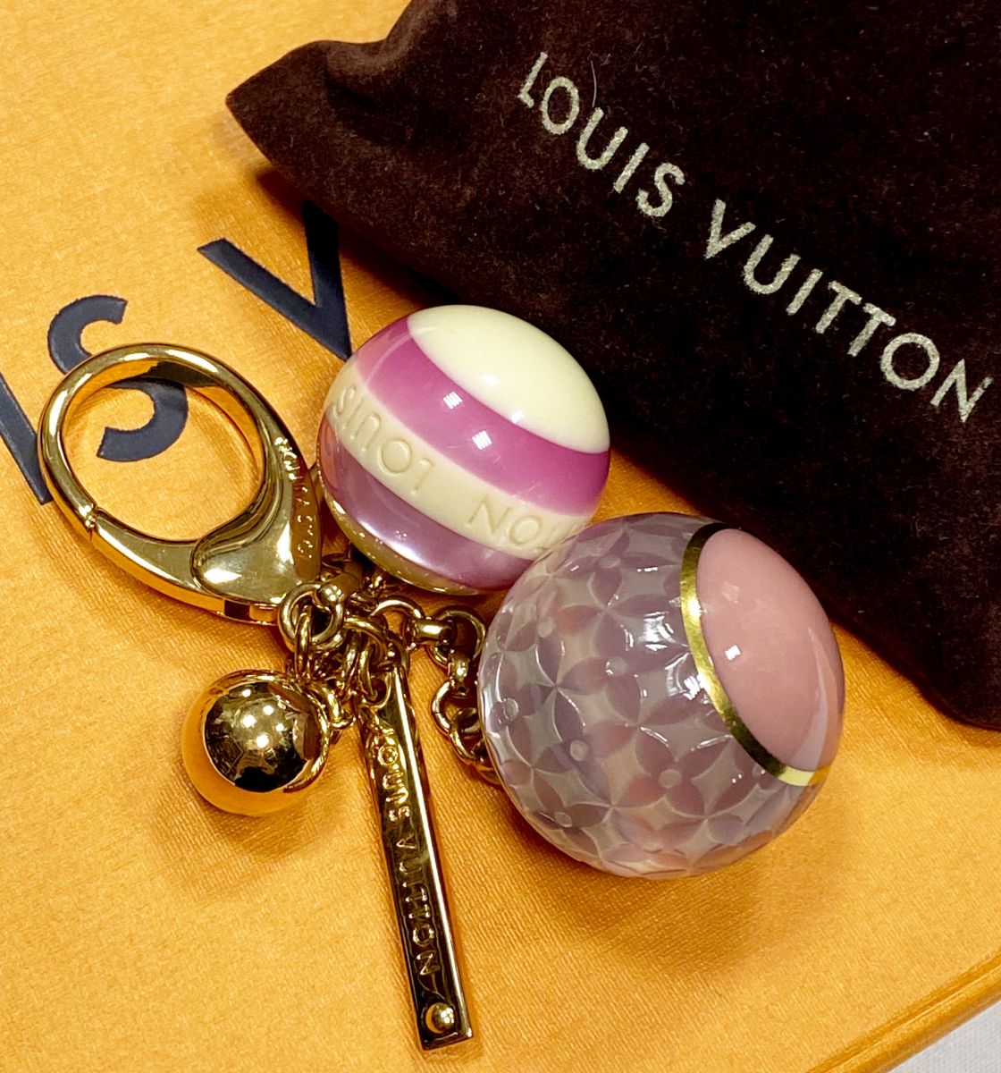Брелок Louis Vuitton цена 12 524 руб 