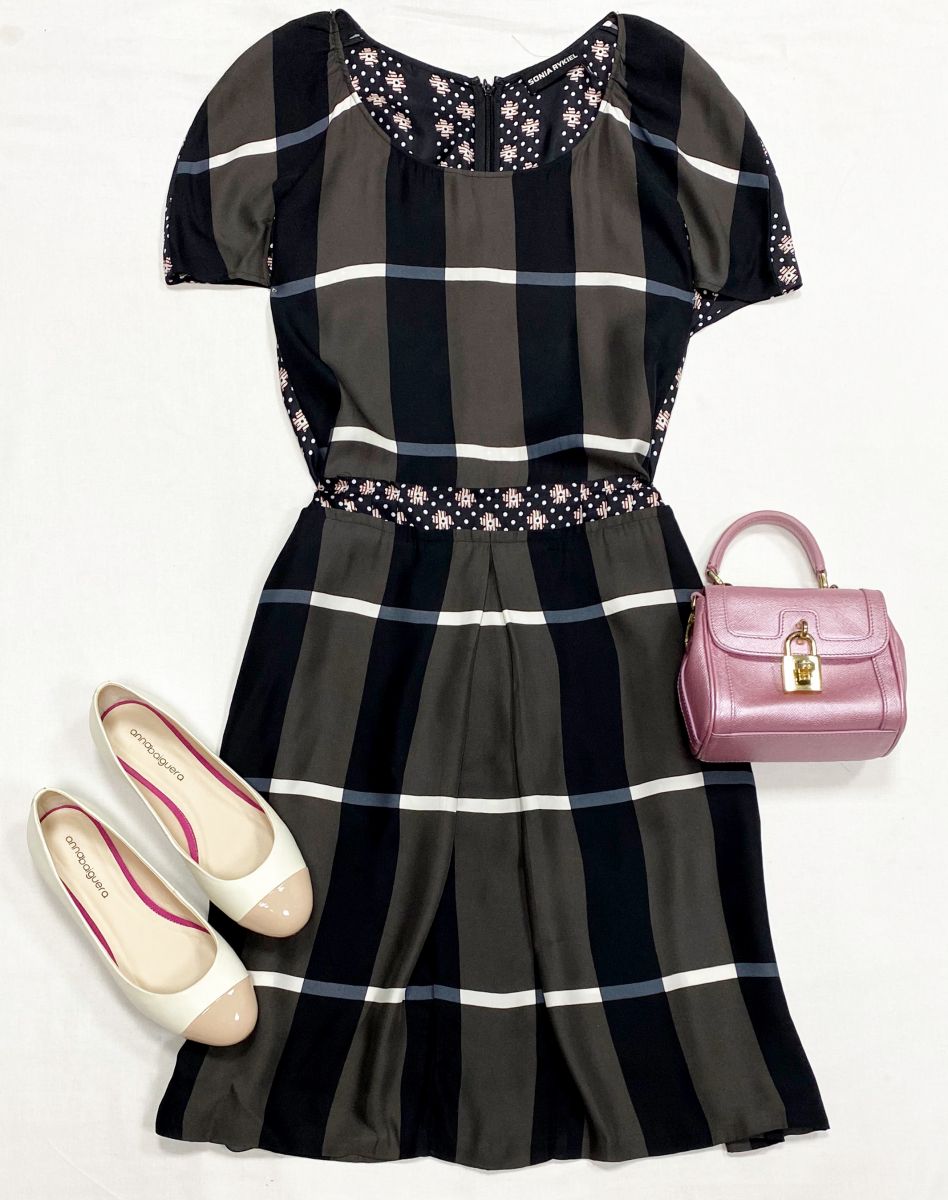Платье Sonia Rykiel размер 42 цена 7 828 руб
Балетки размер 38 цена 10 959 руб
Сумка Dolce Gabbana 