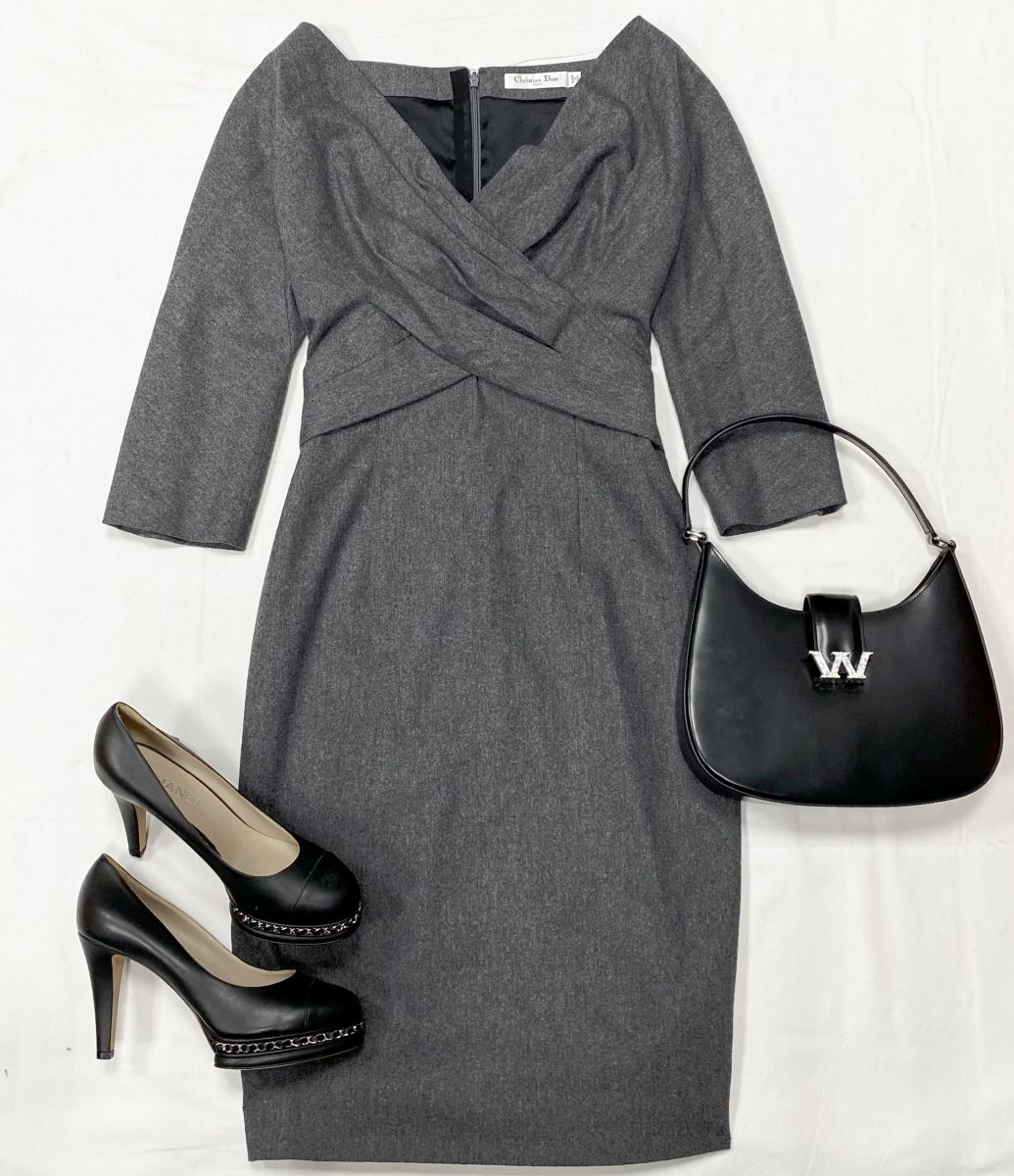 Платье Christian Dior размер 46 цена 23 078 руб 
Туфли Chanel размер 41.5 цена 23 078 руб 
Сумка Alexander Wang