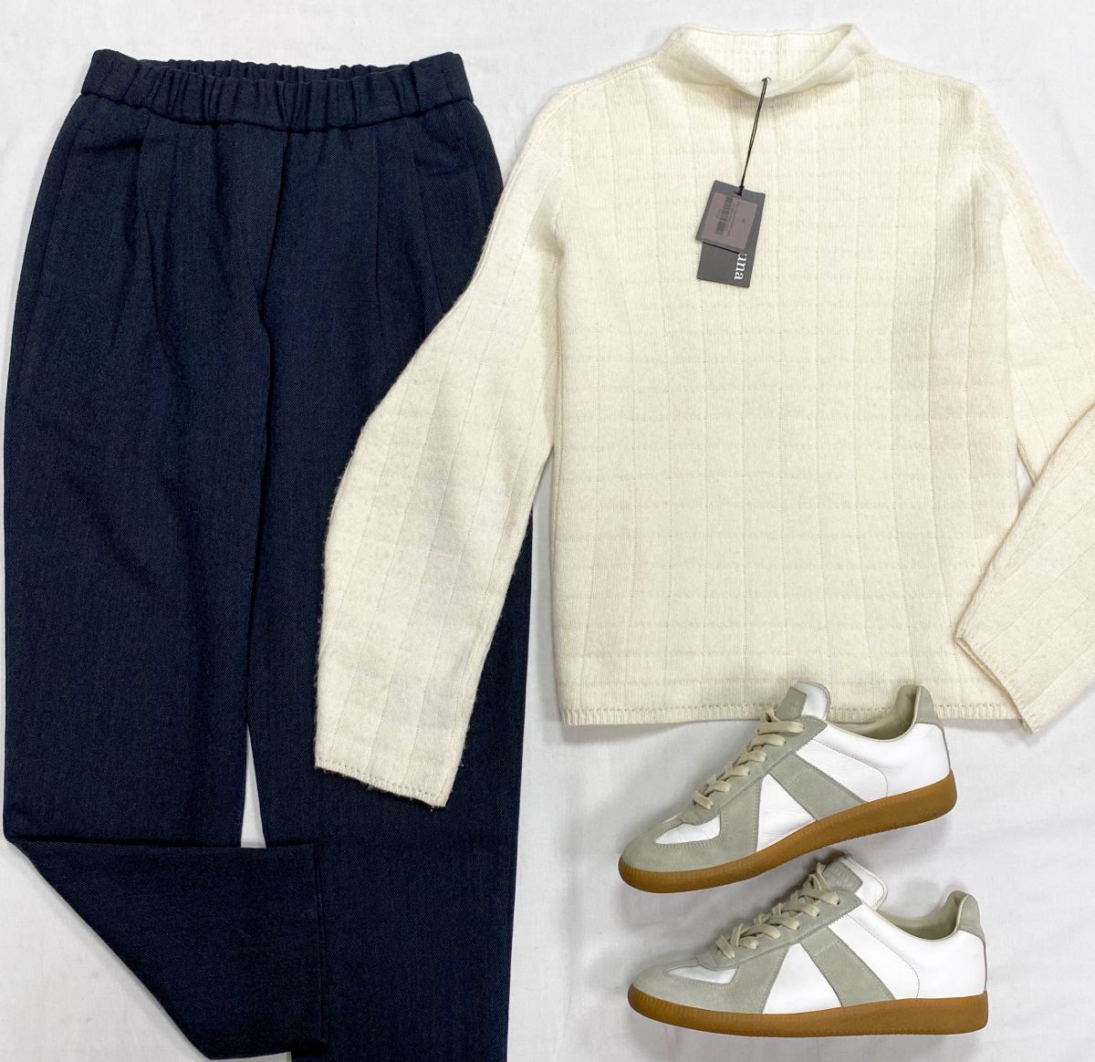 Свитер Oyuna размер XS цена 10 959 руб / новый с бирками / 
Брюки Julia I. размер 40 цена 7 828 руб 
Кеды Replica размер 39 цена 23 483 руб