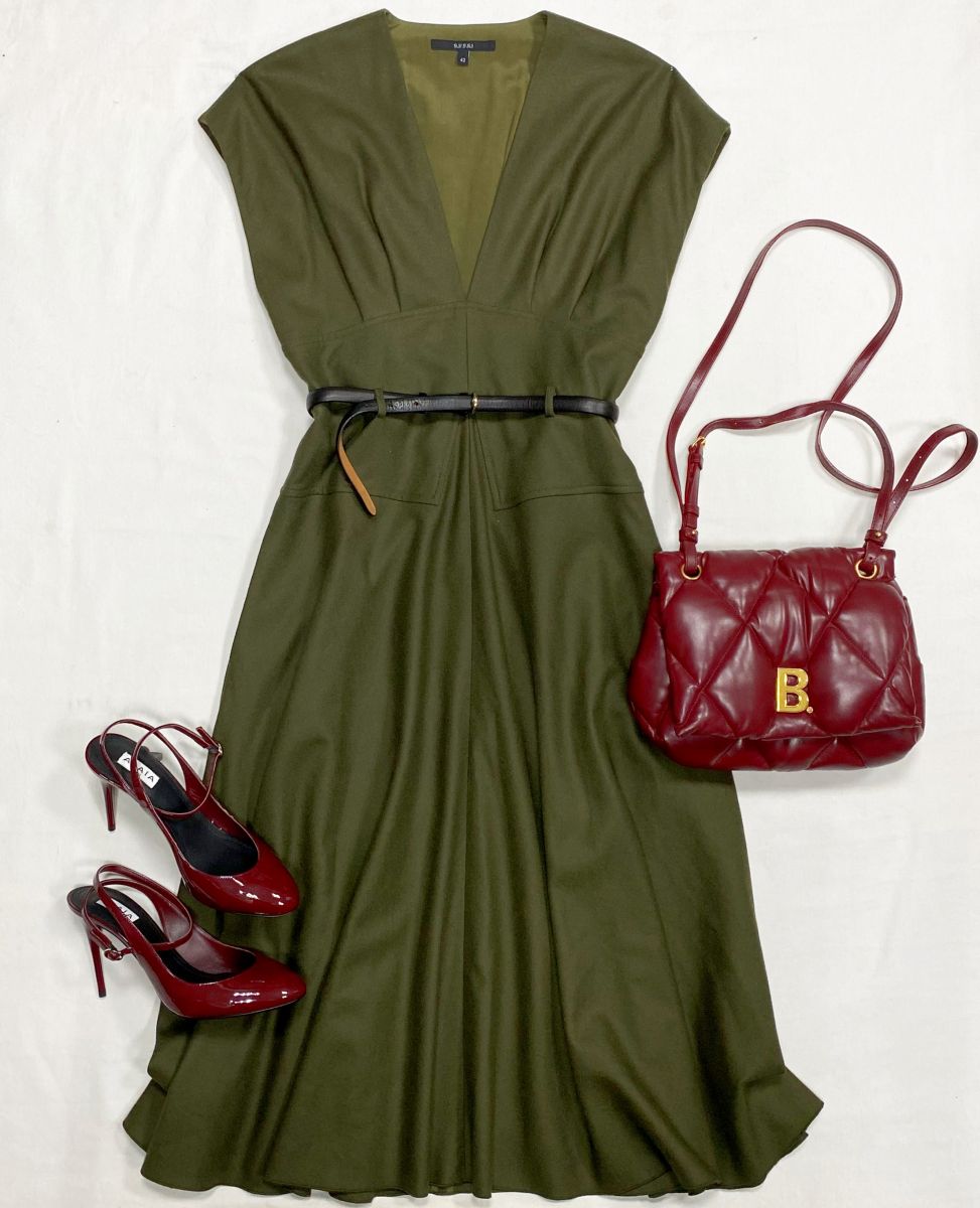 Платье Gucci размер 42 цена 18 786 руб 
Туфли Alaïa размер 39 цена 62 620 руб 
Сумка Balenciaga