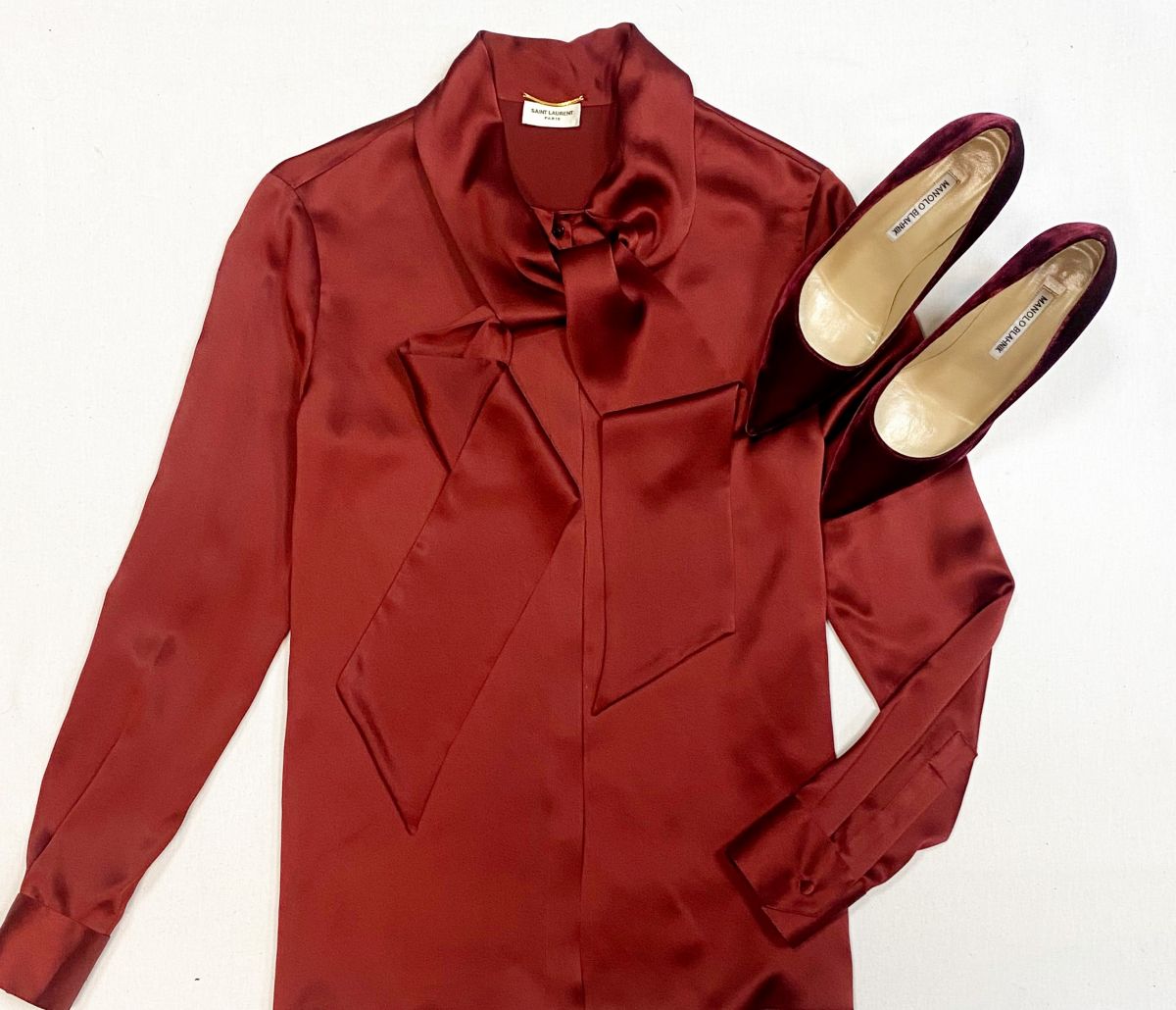 Блузка/шелк/ Saint Laurent размер 36 цена 23 078 руб
Туфли Manolo Blahnik размер 38.5 цена 23 078 руб 