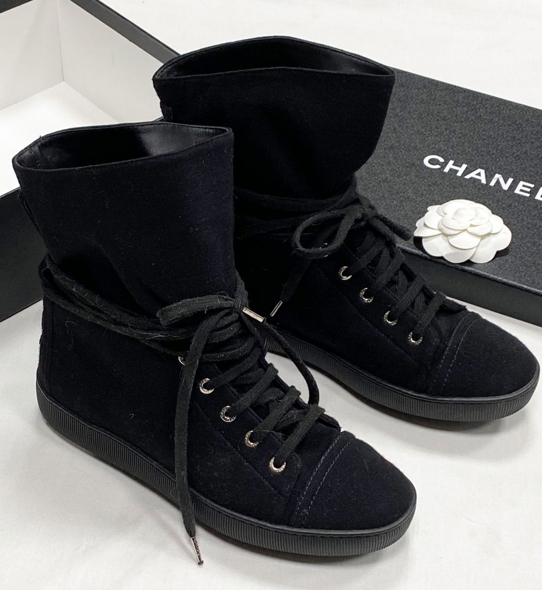 Кеды Chanel размер 38.5 цена 15 655 руб

