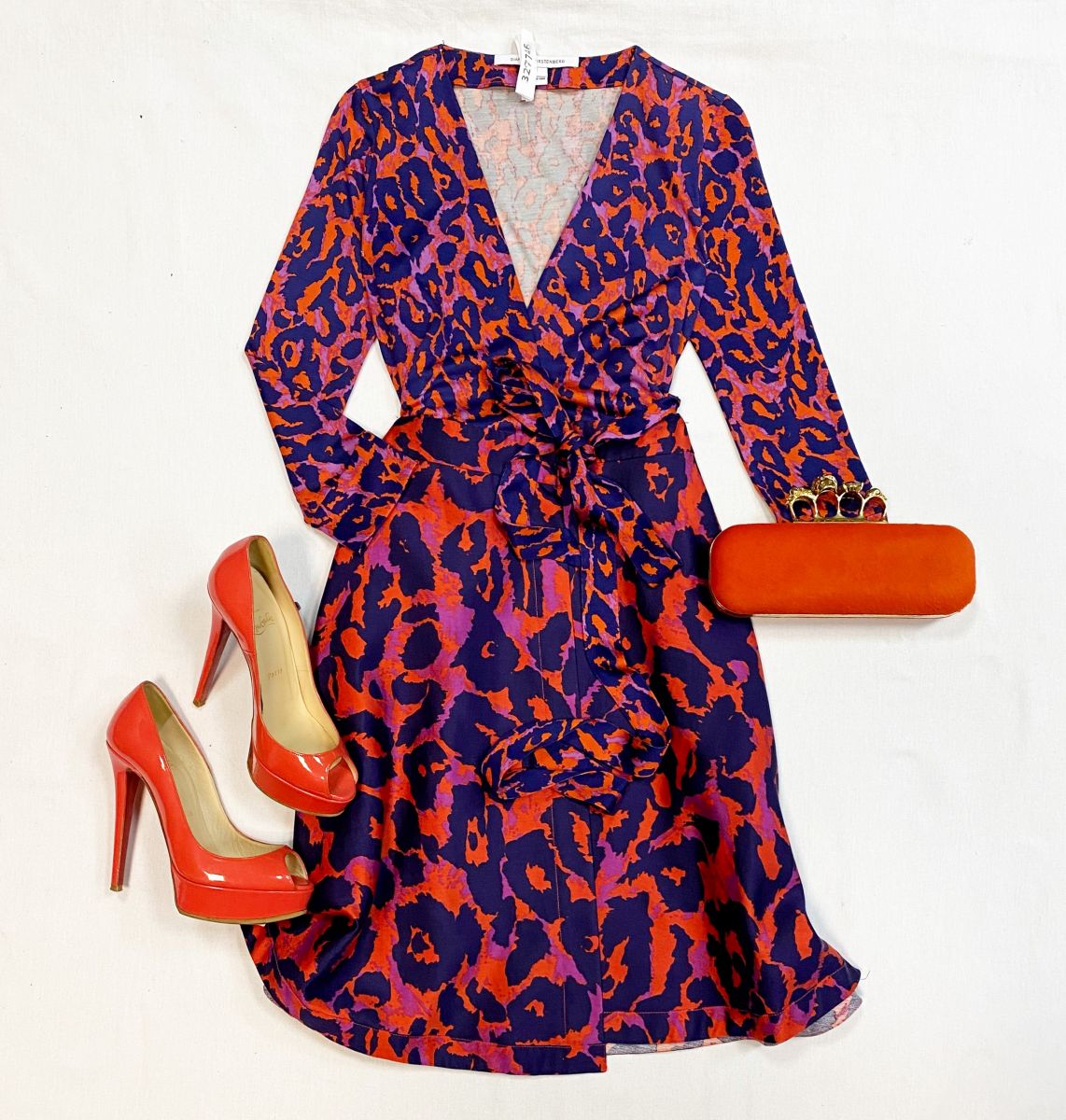 Платье Diane Von Furstenberg размер 0 цена 5 385 руб
Туфли Louboutin размер 37.5 цена 12 308 руб
Клатч Alexander Mqueen 