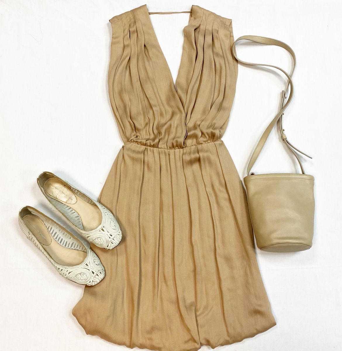 Платье Mauro Grifoni размер 38 цена 4 616 руб
Балетки Ermanno Scervino размер 38 цена 7 693 руб
Сумка Mansur Gavriel ль
