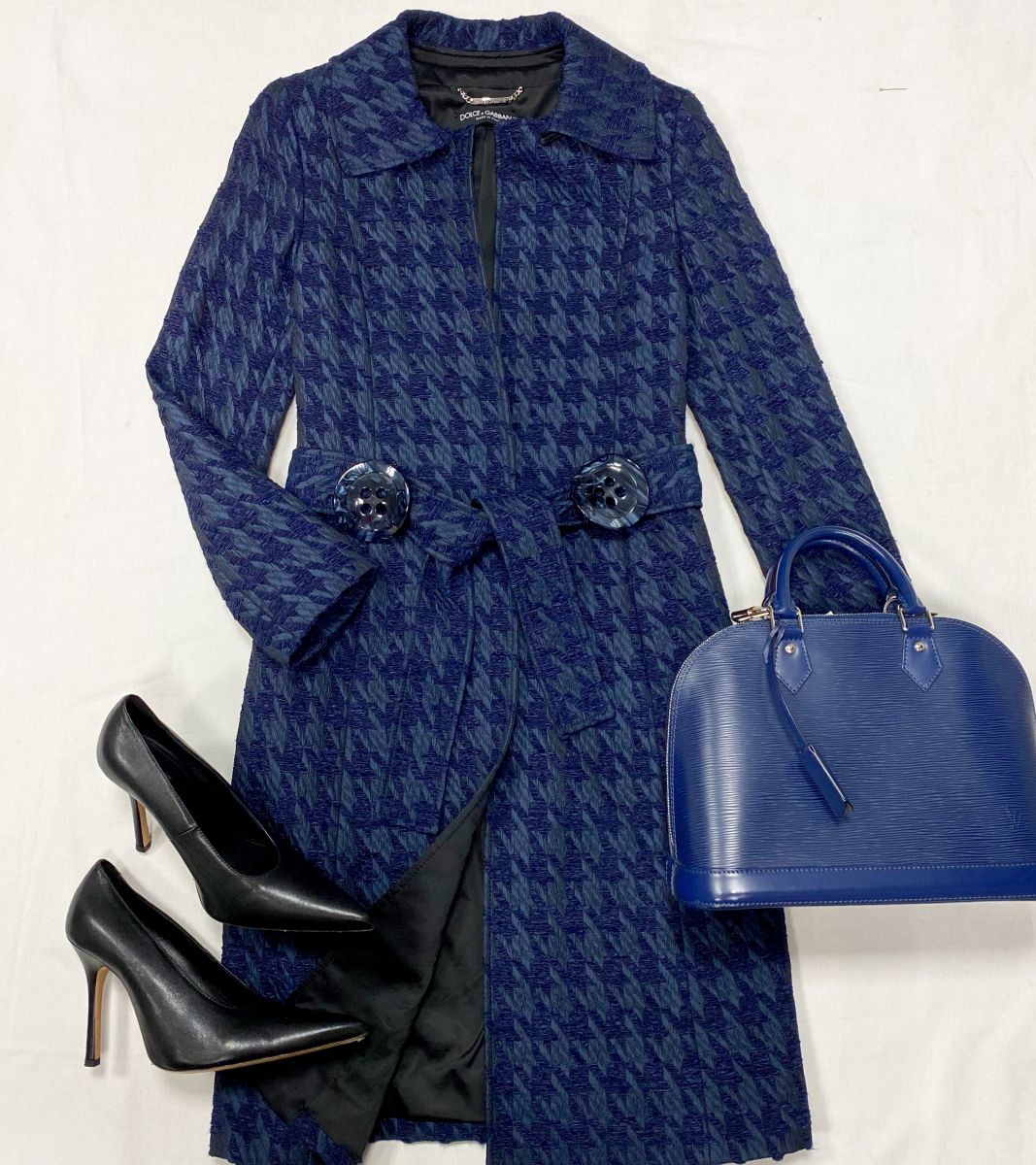 Пальто Dolce Gabbana размер 40 цена 23 483 руб 
Туфли Sport Max размер 39 цена 15 655 руб 
Сумка Louis Vuitton
