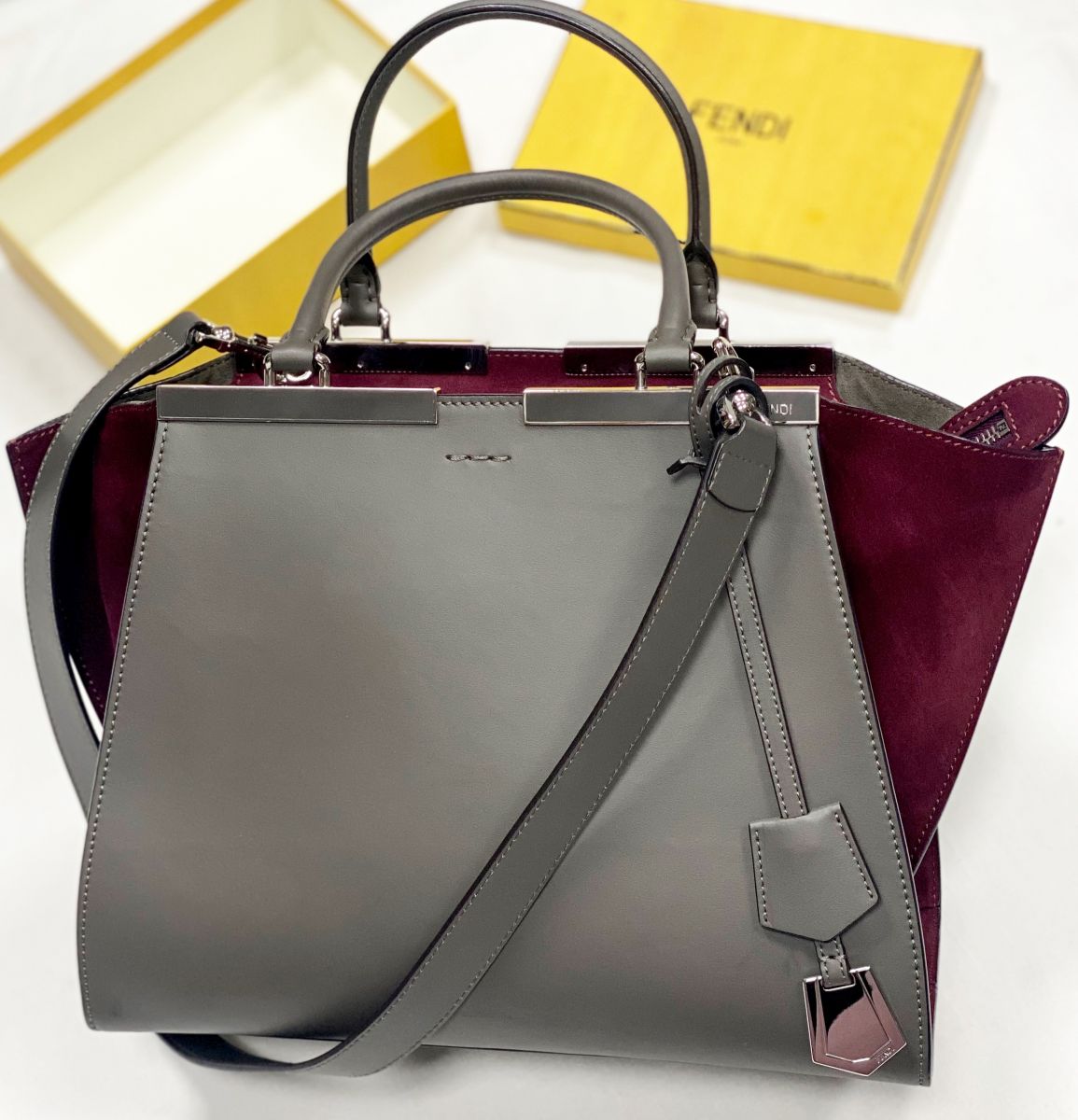 Сумка Fendi размер 30/25 цена 78 275 руб
