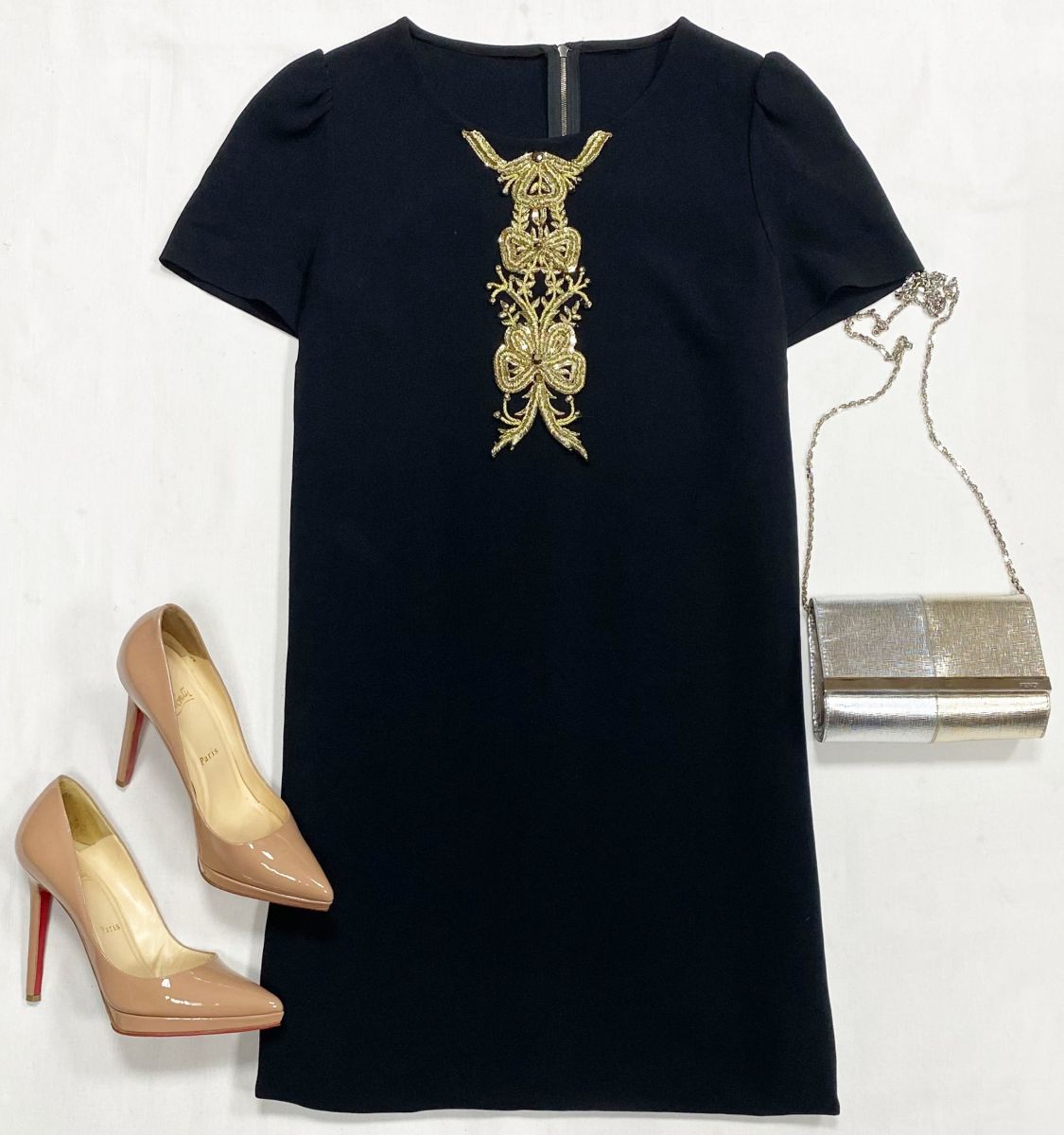 Платье/вышивка/ камни/ Dolce Gabbana размер 42 цена 9 231 руб
Туфли Louboutin размер 36.5 цена 12 308 руб
Сумка Fendi 