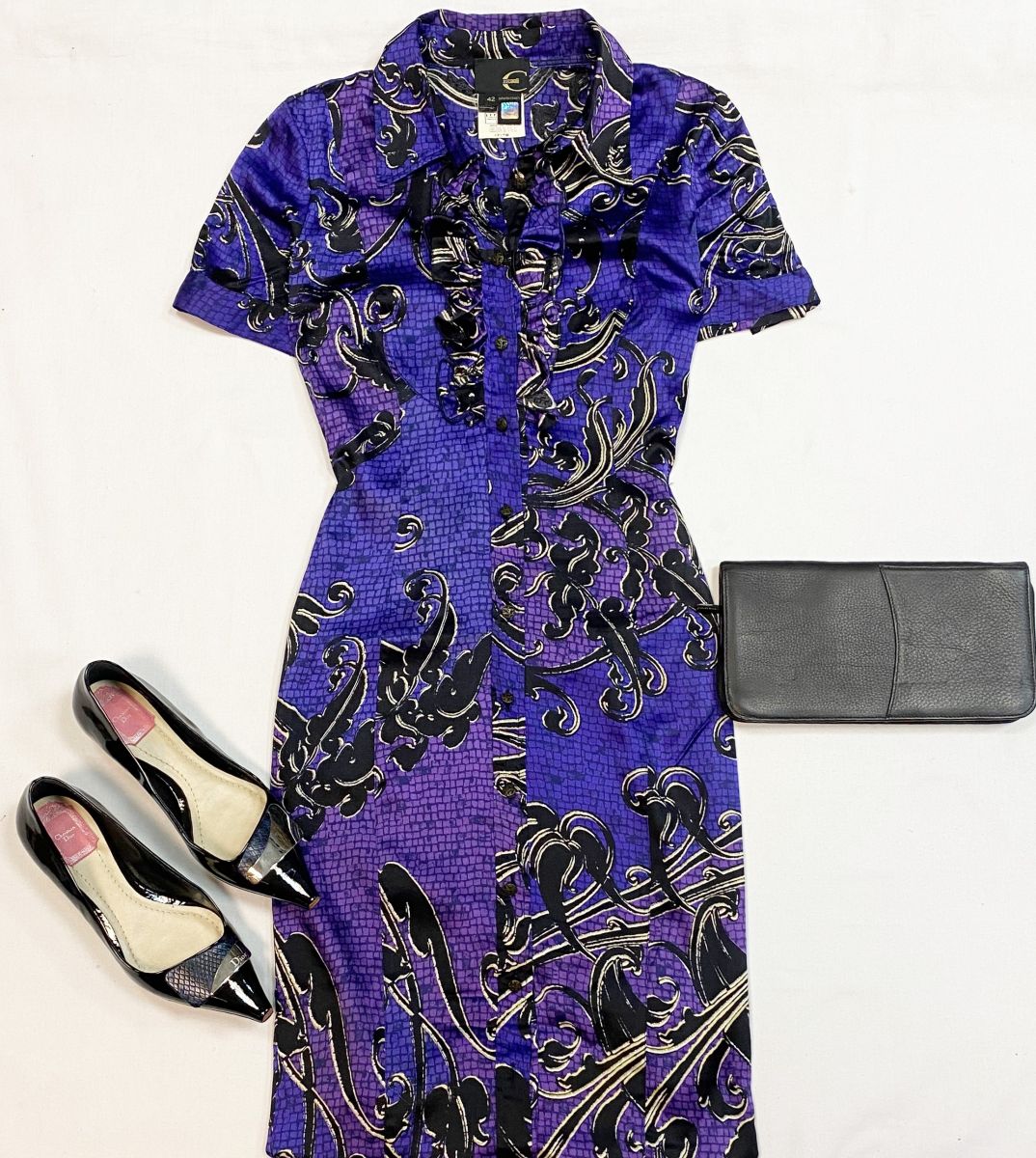 Платье Cavalli размер 42 цена 7 693 руб
Балетки Dior размер 37 цена 15 385 руб