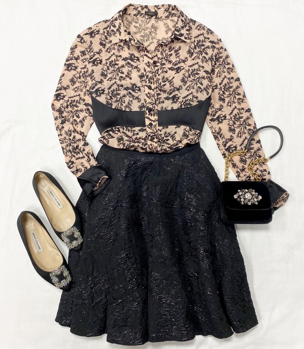 Блузка La Perla размер 46 цена 15 655 руб Юбка Lanvin размер 38 цена 12 524 руб Балетки Manolo Blahnik размер 36 цена 23 483 руб Сумочка Dolce Gabbana