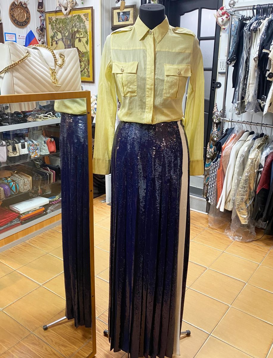 Блузка Chanel размер 40 цена 15 655 руб
Юбка / пайетки/ Ralph Lauren размер 8 цена 70 448 руб