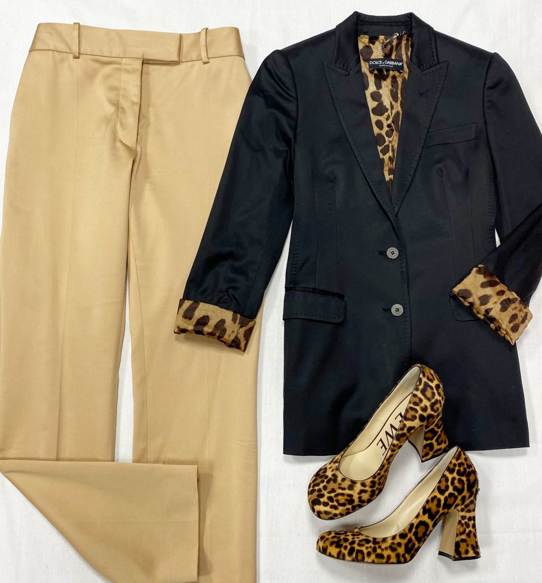 Брюки Tom Ford размер 44 цена  15 655 руб 
Жакет Dolce Gabbana размер 40 цена 23 483 руб 
Туфли Loewe размер 40 цена 39 138 руб