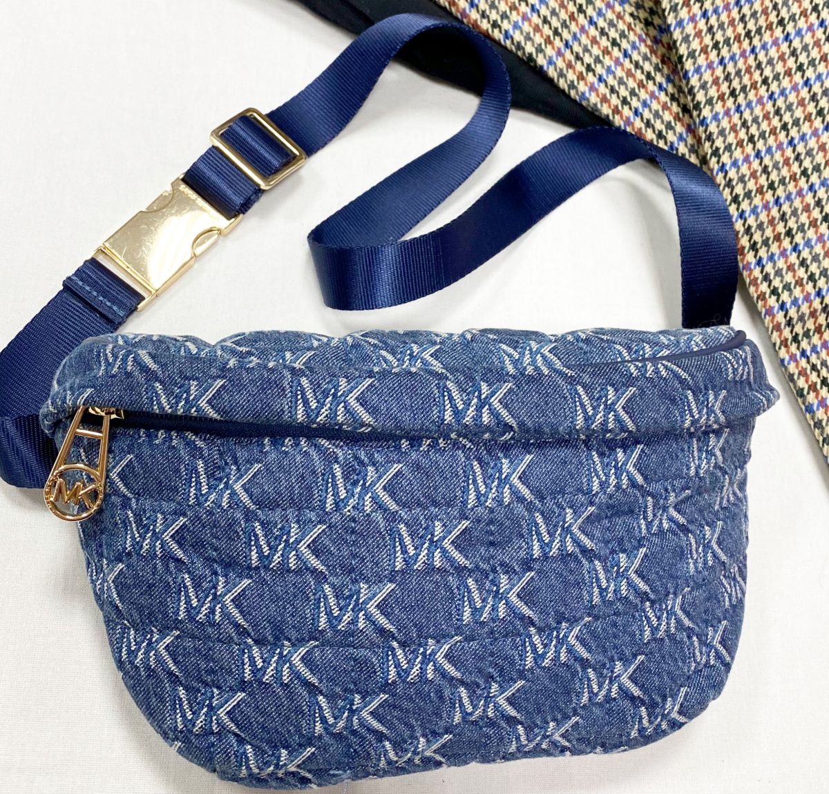 Сумка поясная Michael Kors размер 25/15 цена 7 828 руб