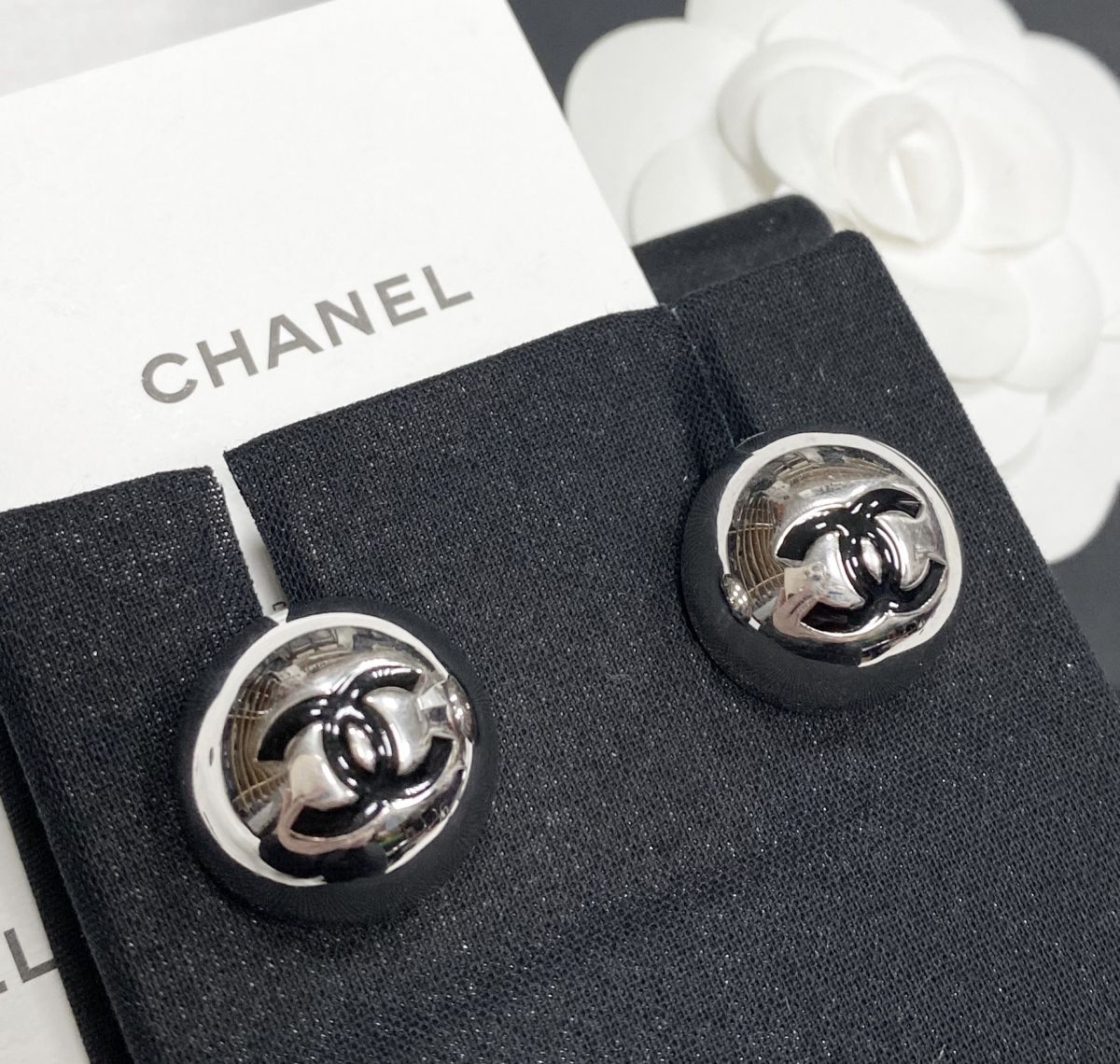 Серьги Chanel цена 46 965 руб / упаковка /