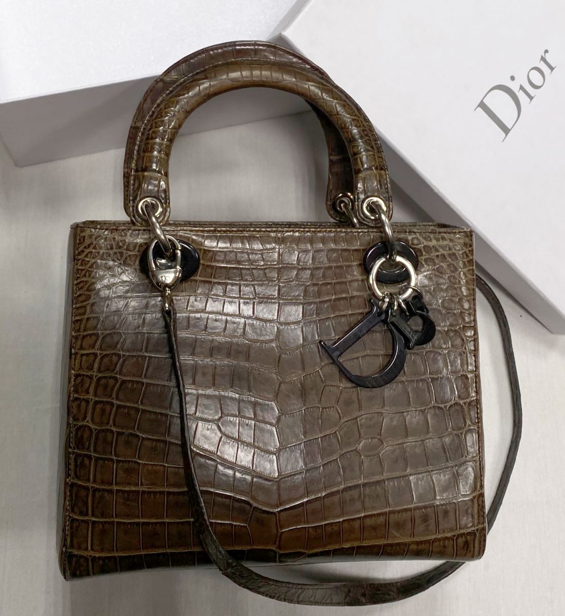 Сумка / крокодил / Christian Dior размер 25/20 цена 469 650 руб