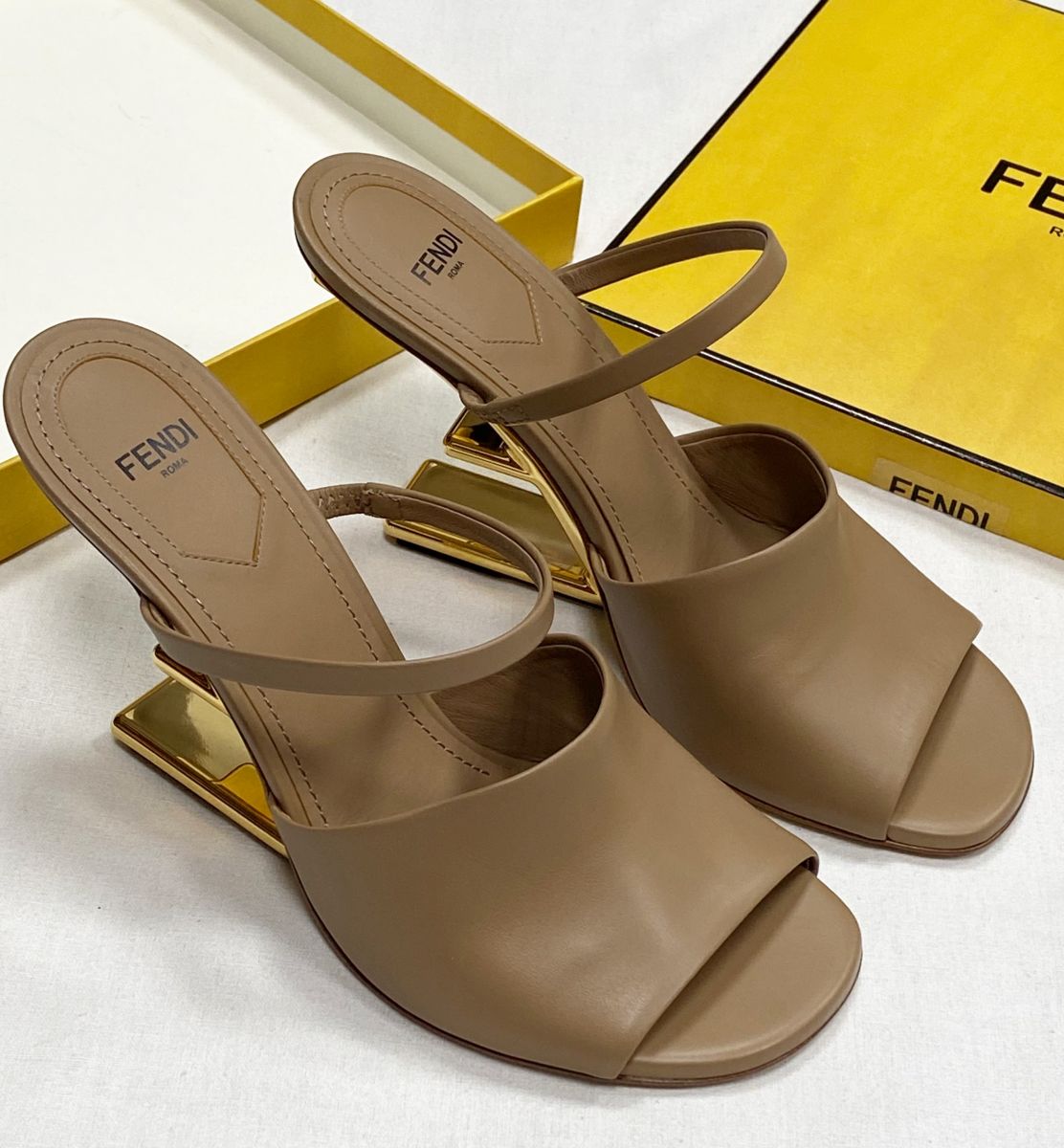 Сабо Fendi размер 38 цена 23 483 руб

