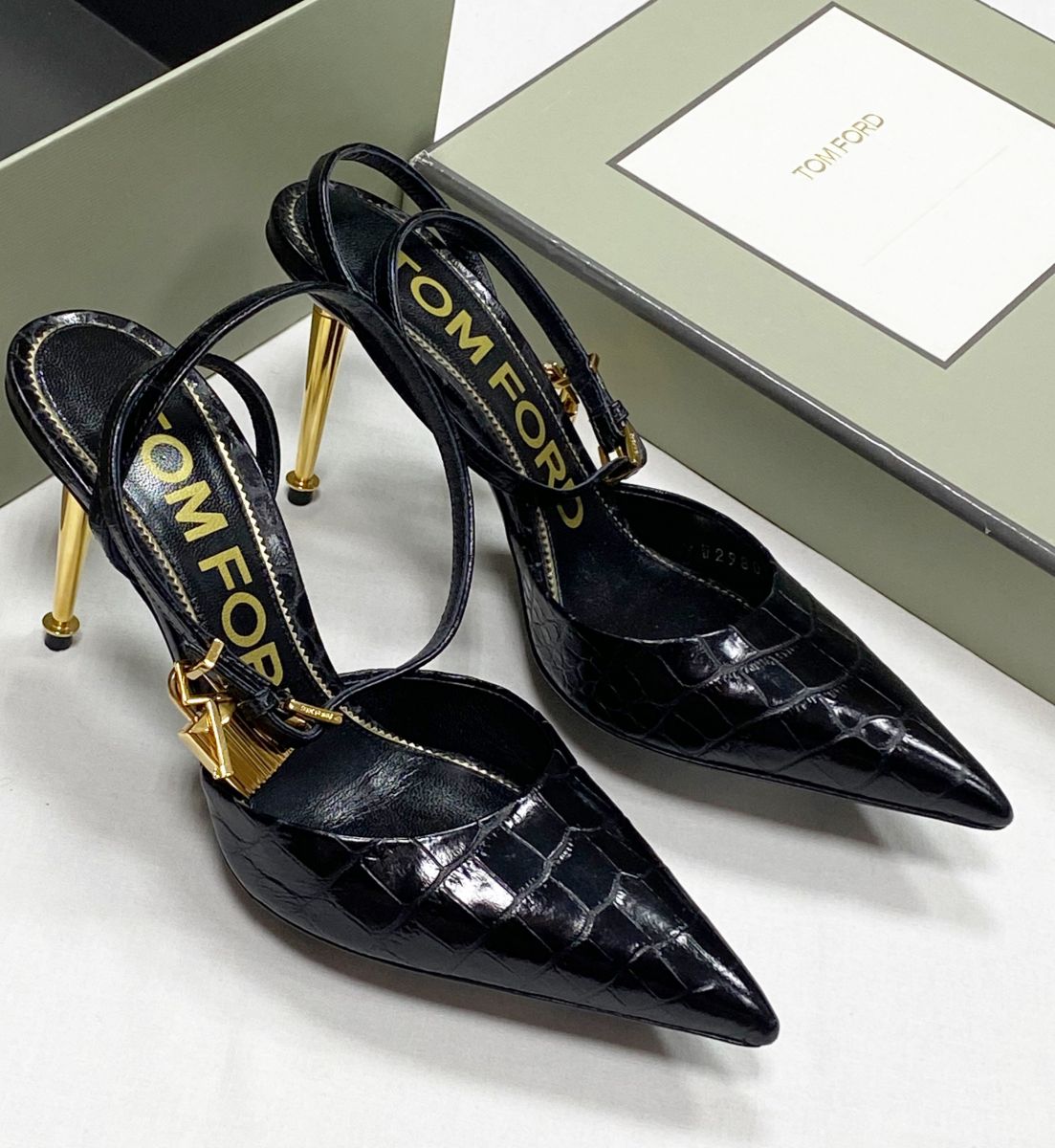 Босоножки Tom Ford размер 37 цена 46 965 руб
