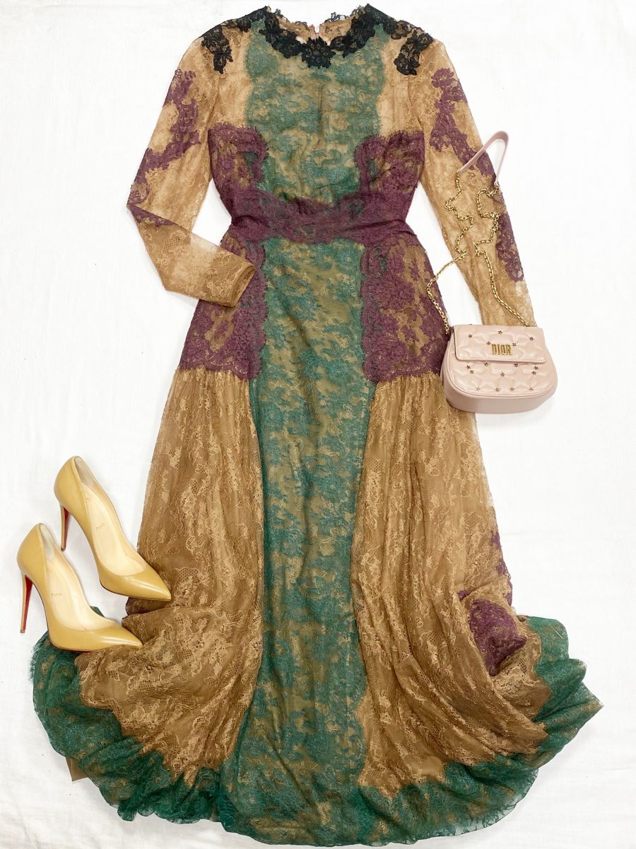 Платье/ ажур/ Valentino размер 46 цена 62 620 руб

Туфли Louboutin размер 40 цена 23 483 руб
Сумка Christian Dior 
