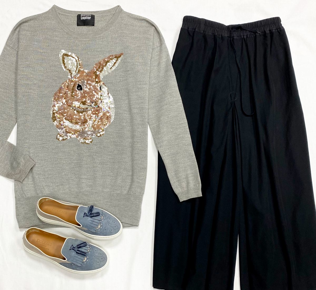 Кофта /пайетки/ Marcus Lupfer размер M цена 4 616 руб
Юбка - Брюки Lost Weekend размер L цена 7 693 руб
Лоферы Doucals размер 37.5 цена 10 770 руб