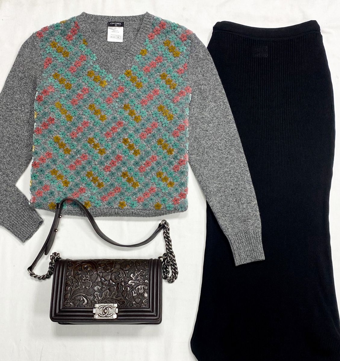 Кофта Chanel размер 44 цена 38 463 рубЮбка Chanel размер 38 цена 15 385 рубСумка Chanel