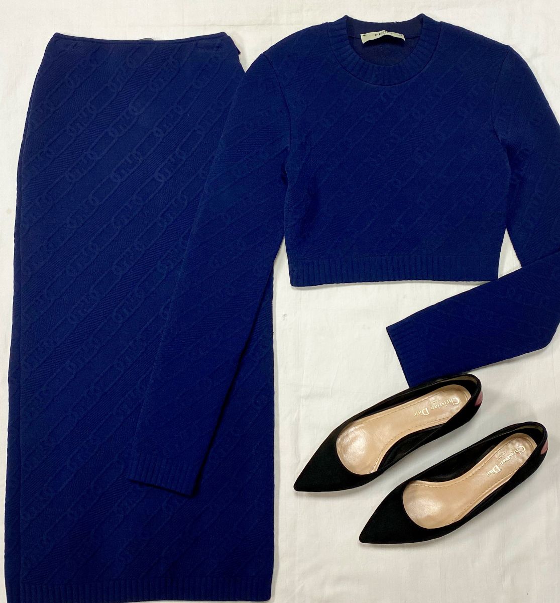 Костюм / юбка + кофта / Fendi размер 40 цена 62 620 руб 
Балетки Christian Dior размер 38 цена 28 179 руб