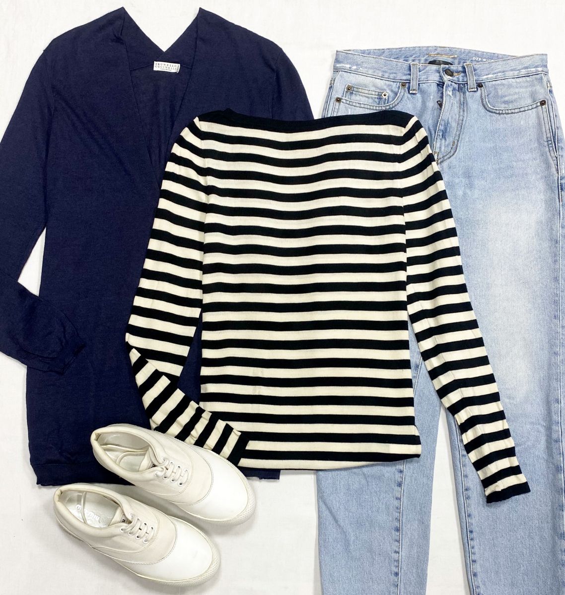 Кардиган размер M цена 10 959 руб
Кофта Michael Kors размер XS цена 7 828 руб
Джинсы Saint Laurent размер 28 цена 15 655 руб
Кеды Miu Miu размер 38 цена 23 483 руб