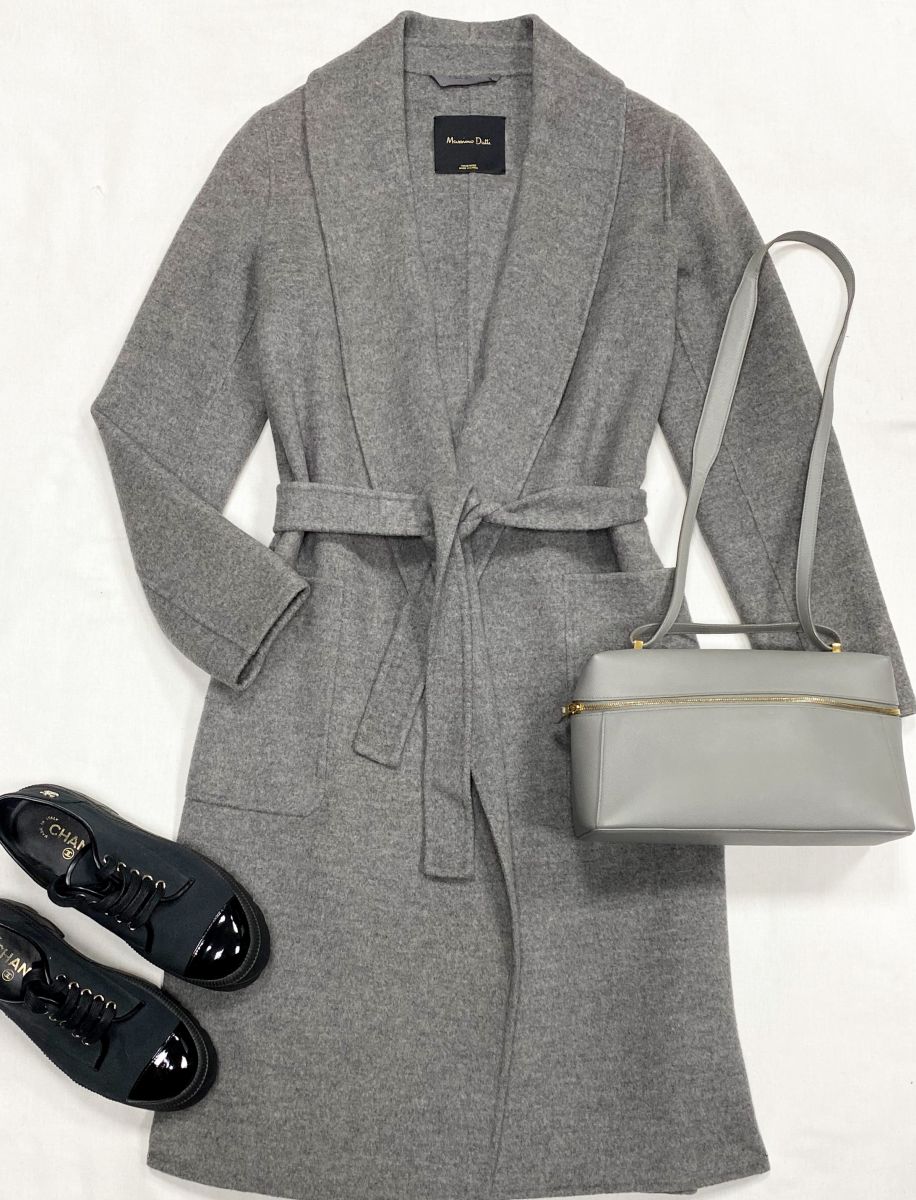Пальто Massimo Dutti размер M цена 10 959 руб
Ботинки Chanel размер 38.5 цена 78 275 руб
Сумка Loro Piana 