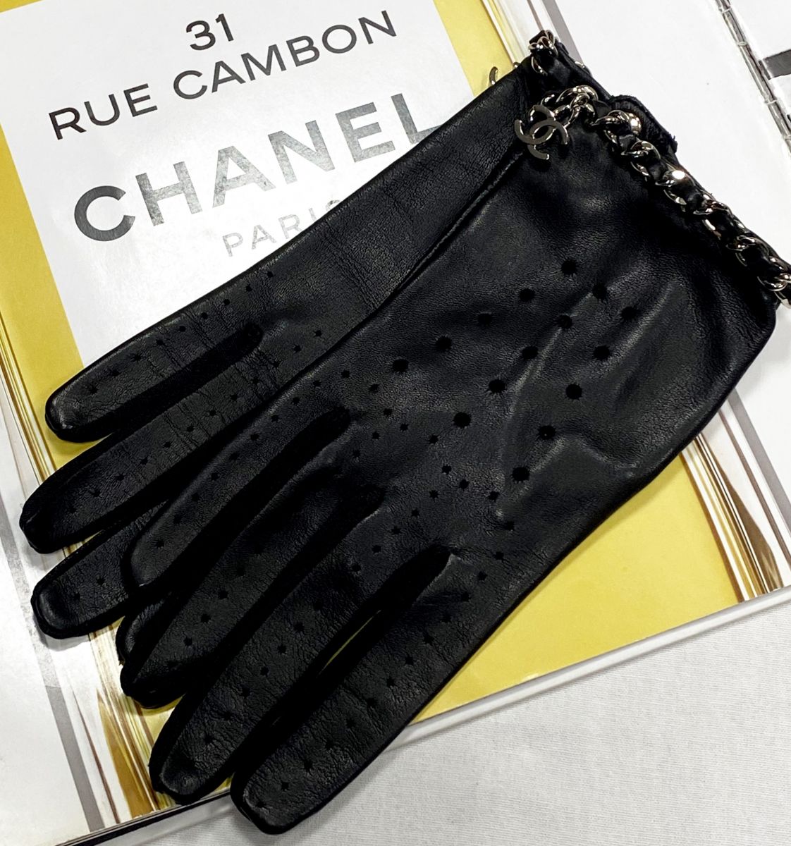 Перчатки/ кожа/ Chanel размер 7 цена 31 310 руб