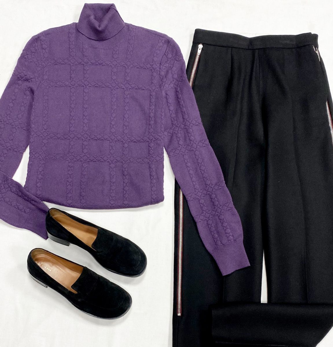 Водолазка Bottega Veneta размер 38 цена 10 959 рубБрюки Celine размер 38 цена 15 655 рубЛоферы The Row размер 39 цена 59 489 руб