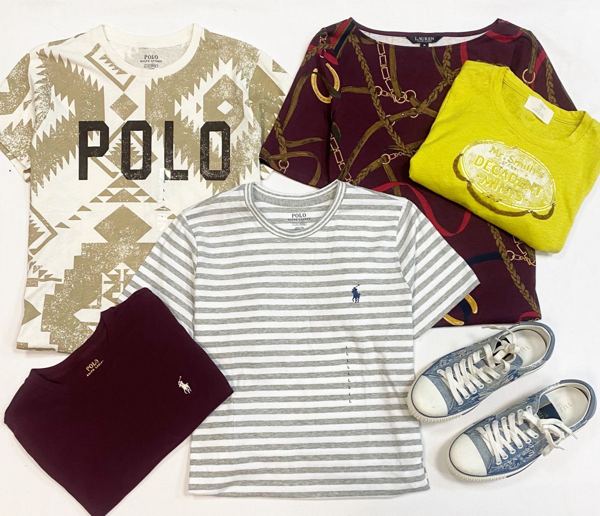 Футболкаи Ralph Lauren размер M/L цена 3 077 руб
Футболка J Grew размер L цена 3 077 руб
Кеды Valentino размер 36 цена 23 078 руб 
