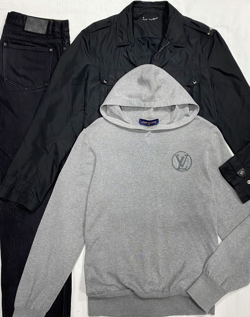 #mechtamen Ветровка Louis Vuitton размер L цена 31 310 руб 
Толстовка Louis Vuitton размер M цена 23 483 руб
Джинсы Louis Vuitton размер 32 цена 10 959  руб 