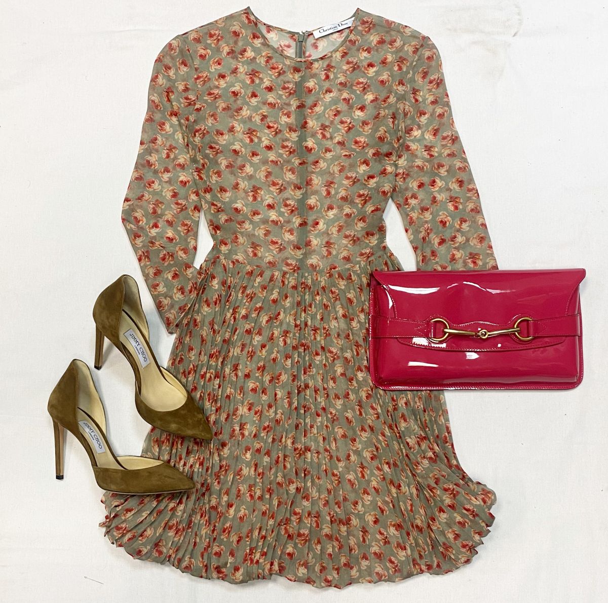 Платье Dior размер 36 цена 53 848 руб
Туфли Jimmy Choo размер 38.5 цена 15 385 руб
Клатч Gucci 