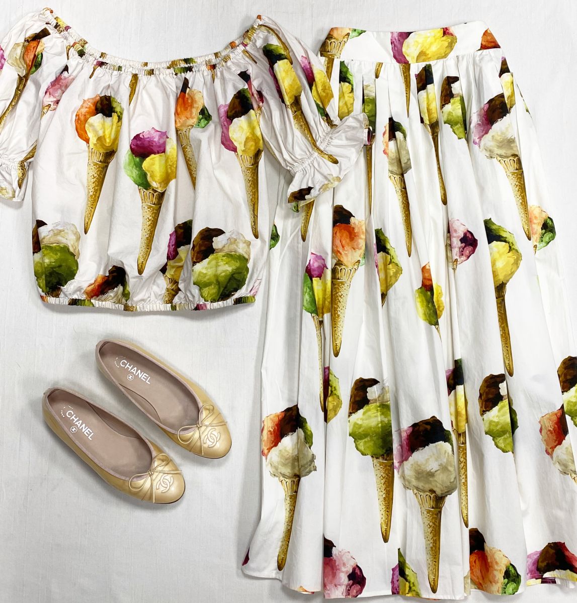 Костюм / блузка + юбка / Dolce Gabbana размер 44 цена 23 483 руб 
Балетки Chanel размер 37.5 цена 15 655 руб