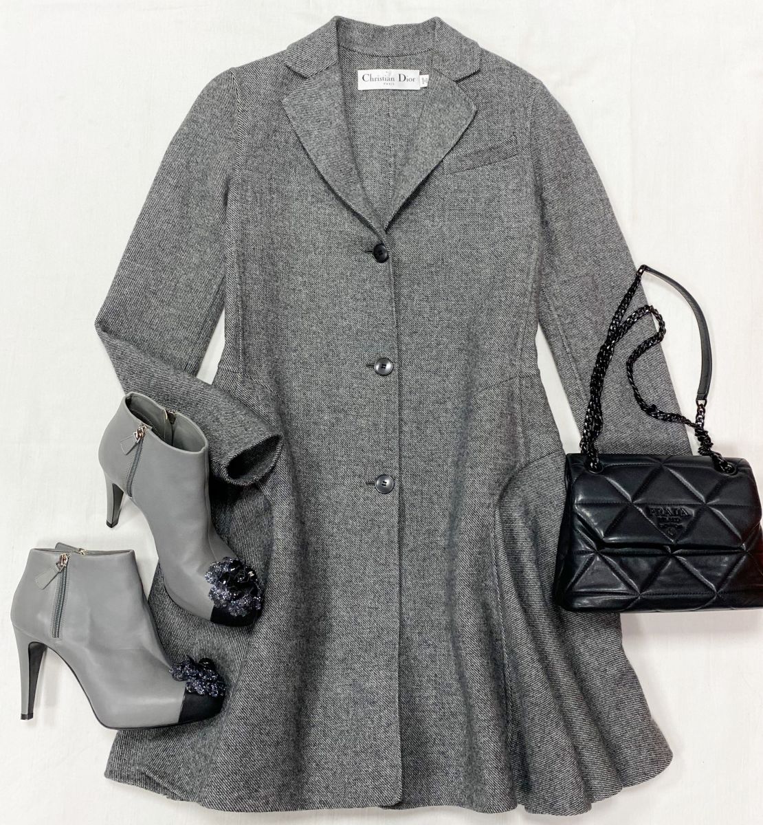 Пальто Christian Dior размер 38 цена 23 483 руб Ботильоны Chanel размер 40 цена 15 655 руб Сумка Prada