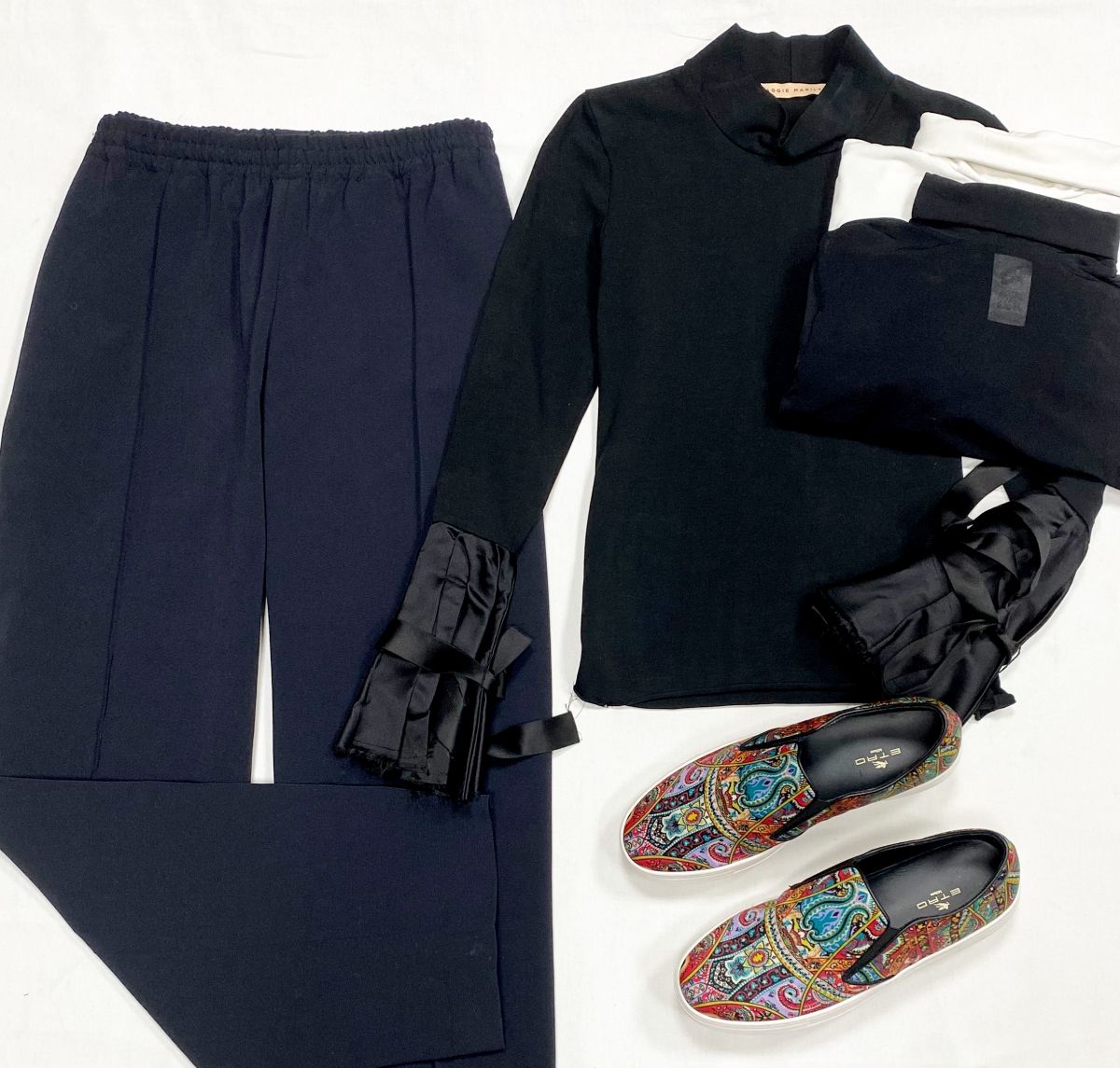 Брюки Joseph размер 42 цена 6 154 руб
Водолазки Magie Marily / Wolford размер S цена от 2 308 руб до 10 770 руб
Лоферы Etro размер 40 цена 15 385 руб