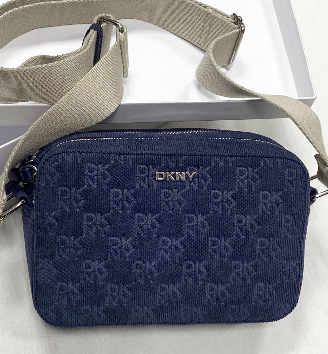 Сумка DKNY размер 20/14 цена 10 959 руб