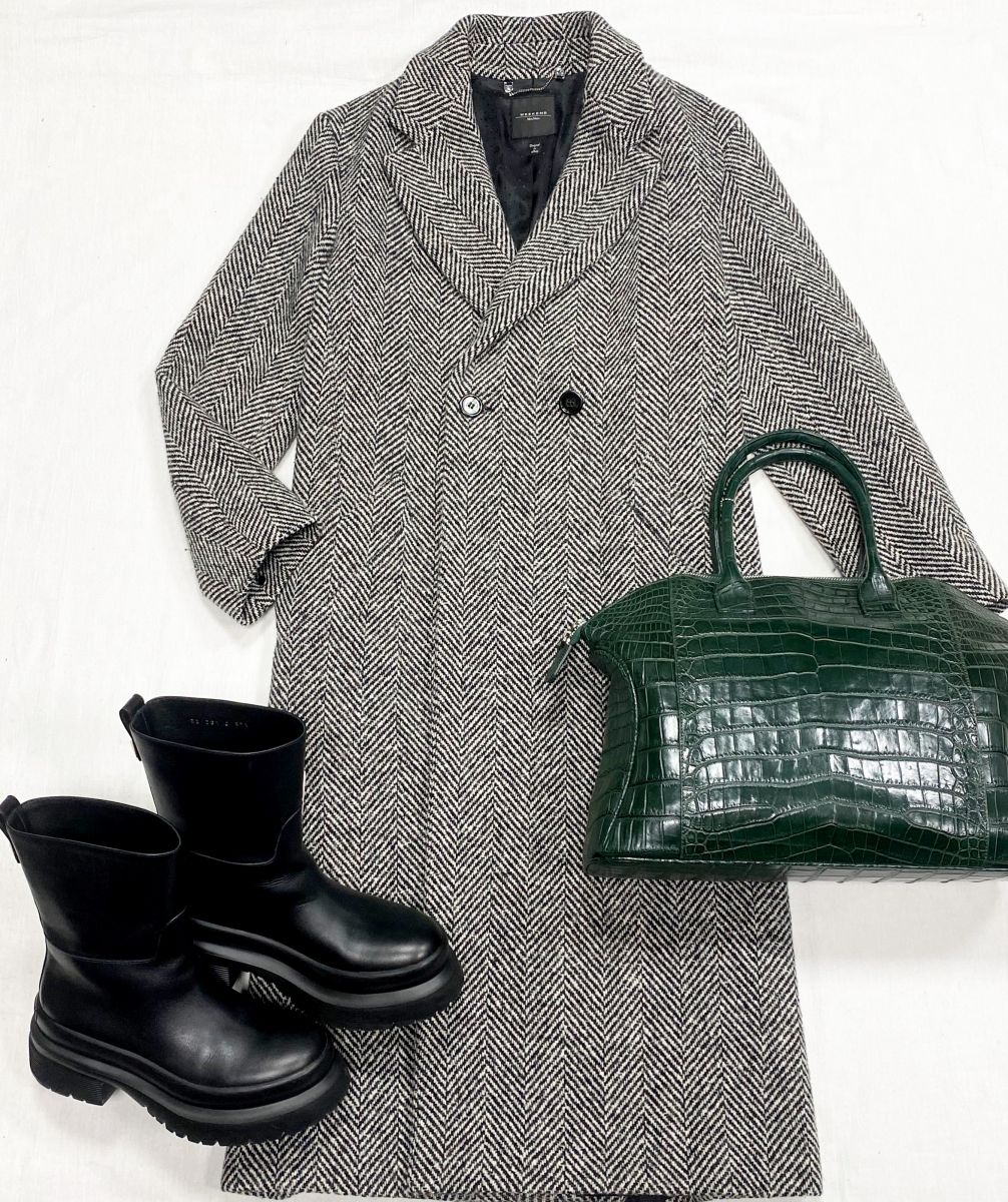 Пальто Weekend/ Max Mara / размер 42 цена 15 655 рубБотинки Valentino размер 37.5 цена 31 310 рубСумка